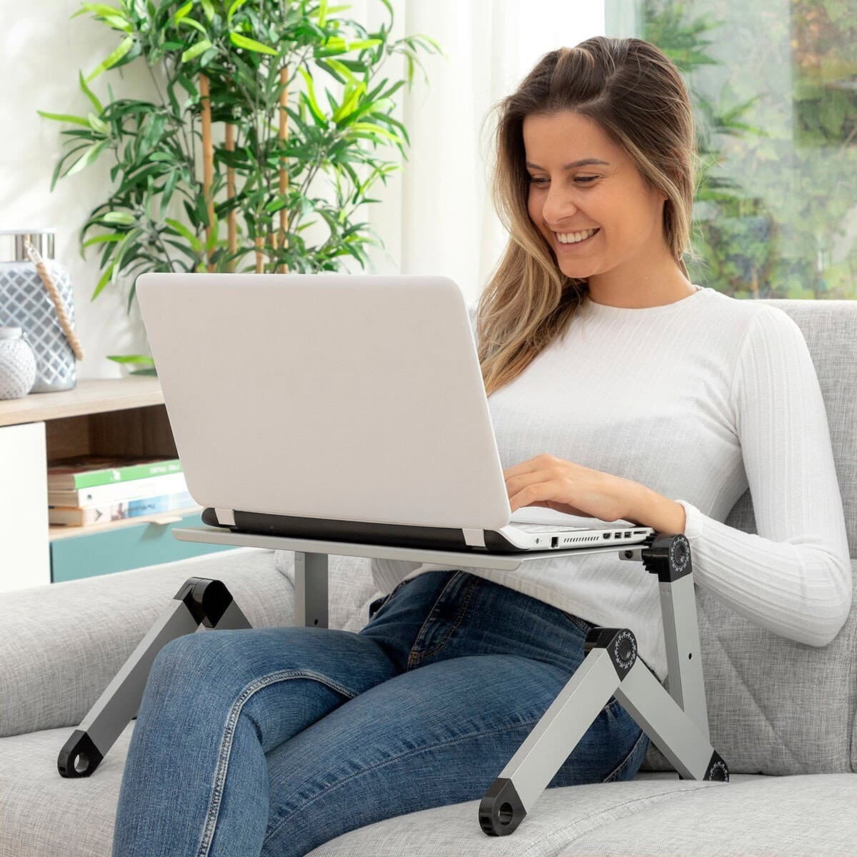 Verstellbarer Laptoptisch, um 360° drehbar, belüftet