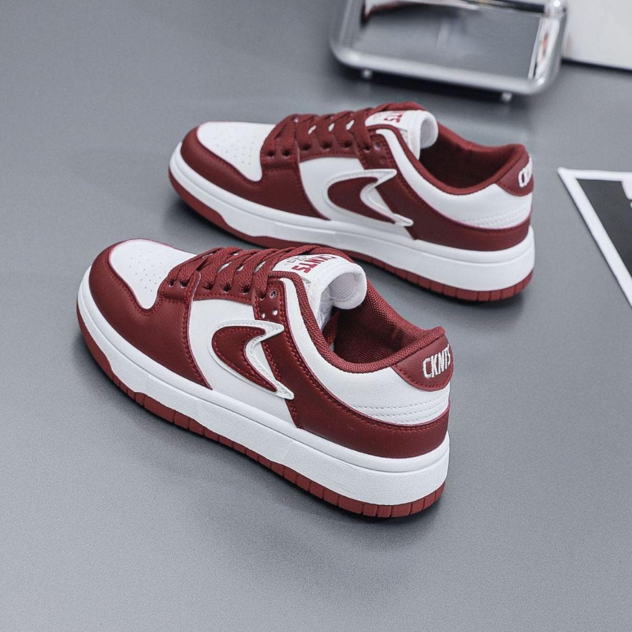 Burgunderrote klassische Sneaker, Herbst-Freizeitschuhe aus Mikrofaserleder für Damen, vielseitige Retro-Sneaker mit Schnürung cm schwarz
