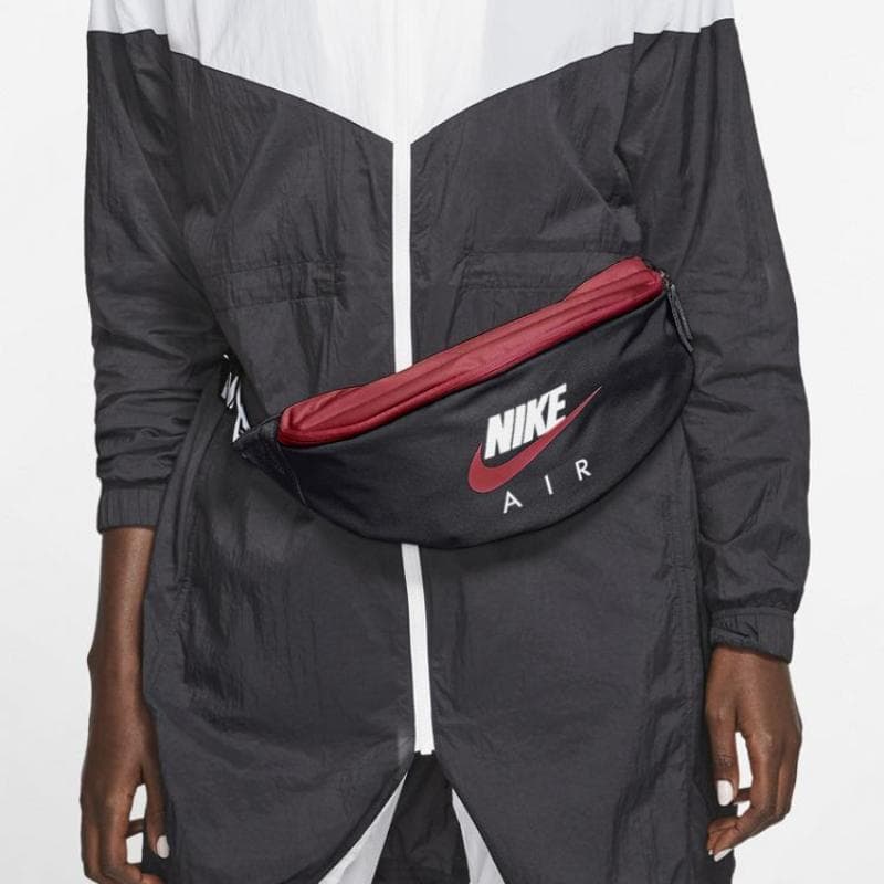 Nike Polyester Gürteltasche Regular Unisex Schwarz Casual CW9263-011 schwarz