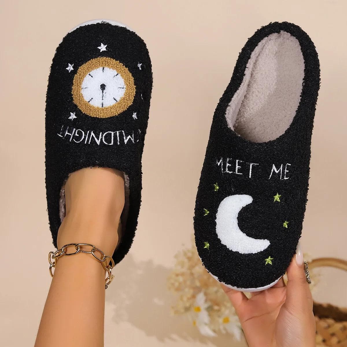 Mode Hausschuhe Wintermode Warme Polster Pantoletten Treffen wir uns um Mitternacht Weiche Bequeme Flache Hausschuhe Lustige Schuhe Zapatos De Mujer c