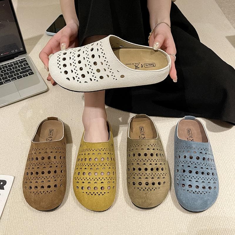Plateausohlen-Flip-Top-Hohl-Birken-Schuhe Fauler Mensch trägt Damen-Hausschuhe mit halbem Flip-Top an einem Fuß cm